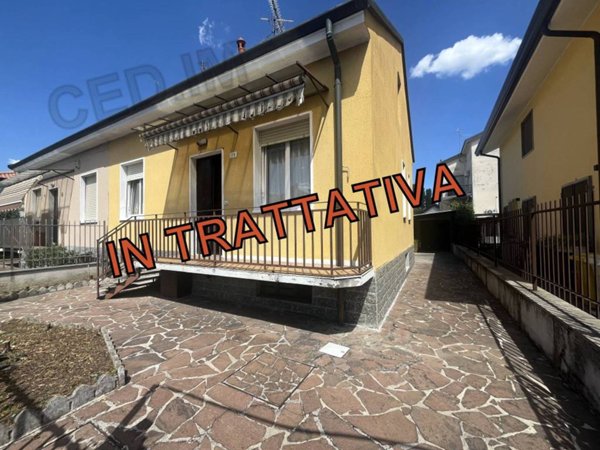 casa indipendente in vendita a Rho in zona Pantanedo