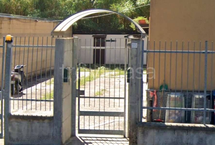 appartamento in vendita a Rho in zona Lucernate