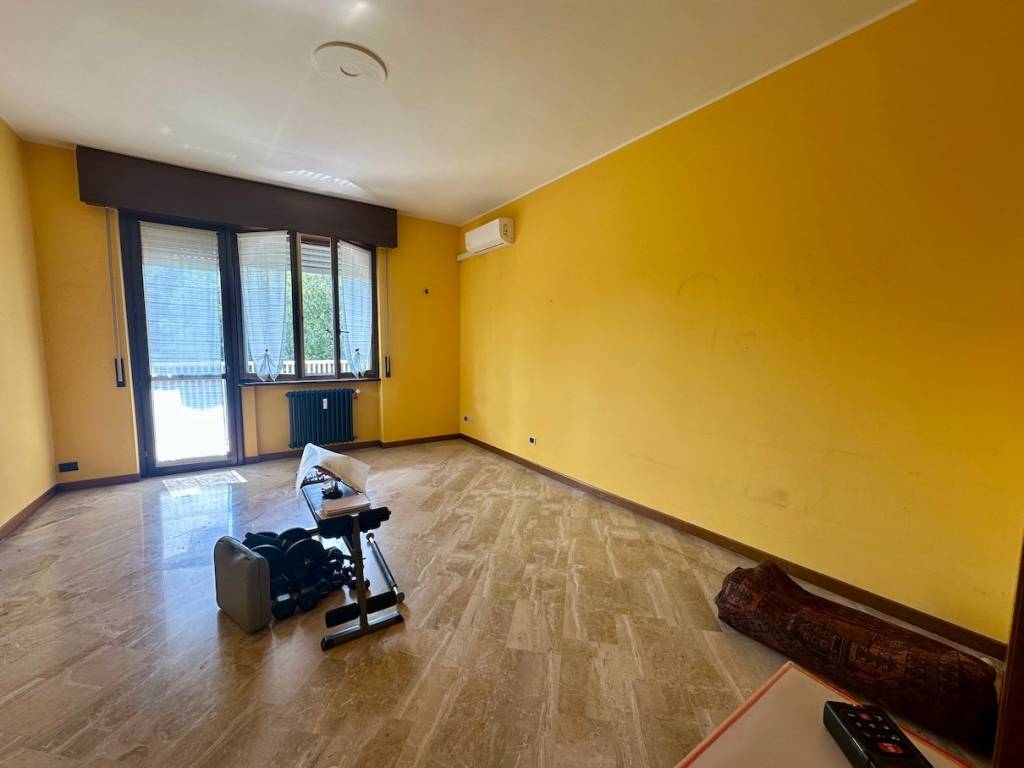 appartamento in vendita a Rho in zona Mazzo
