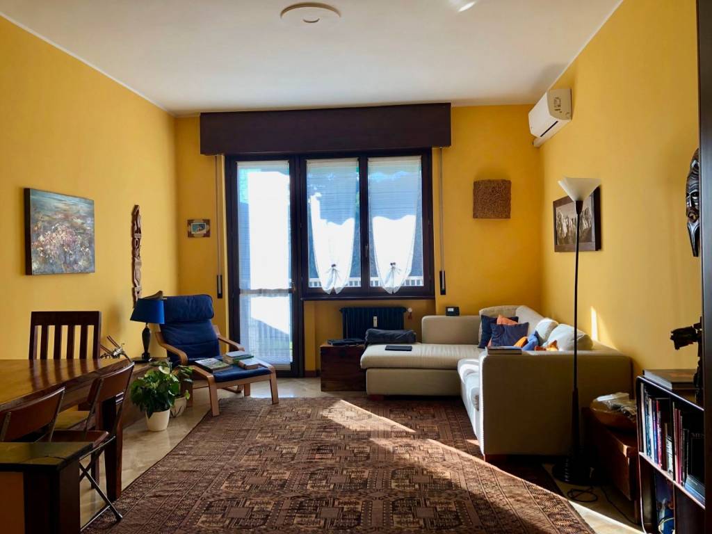 appartamento in vendita a Rho in zona Mazzo
