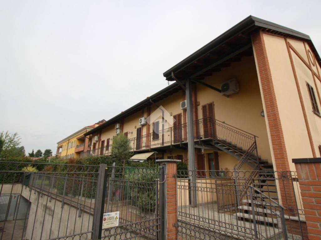 appartamento in vendita a Rho in zona Mazzo