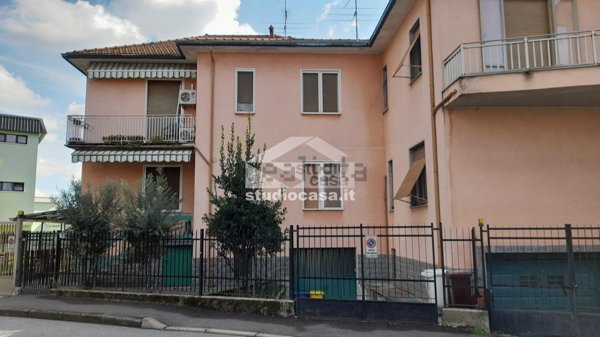 appartamento in vendita a Rho in zona Castellazzo