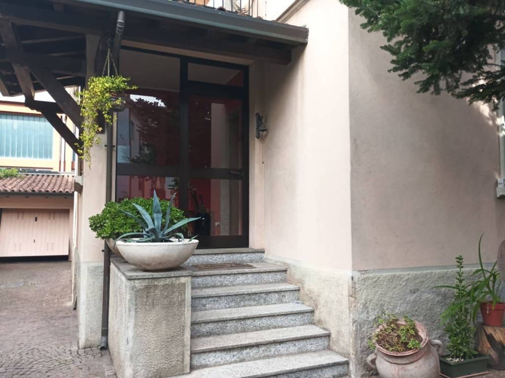 casa indipendente in vendita a Rho