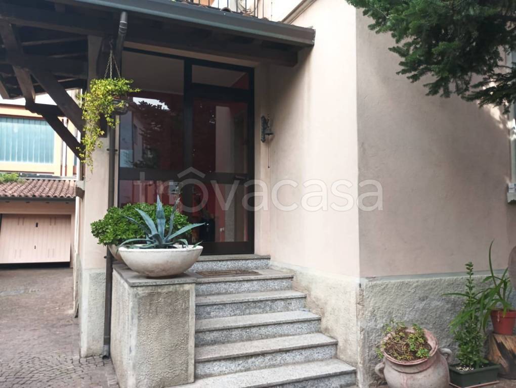 casa indipendente in vendita a Rho