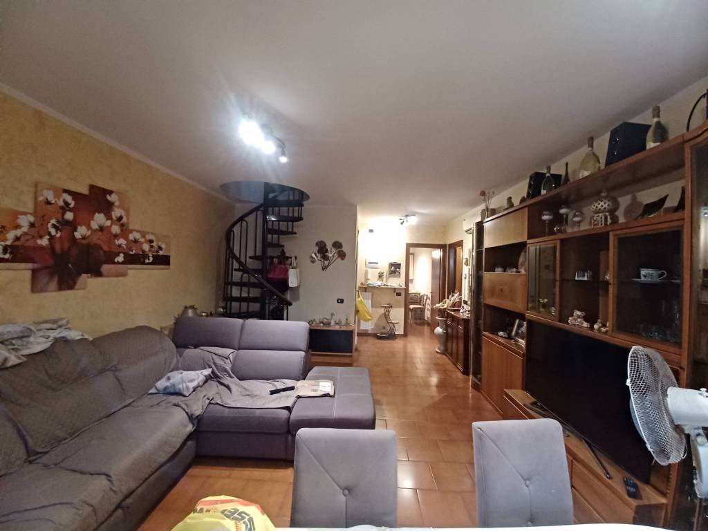 appartamento in vendita a Rho in zona Castellazzo