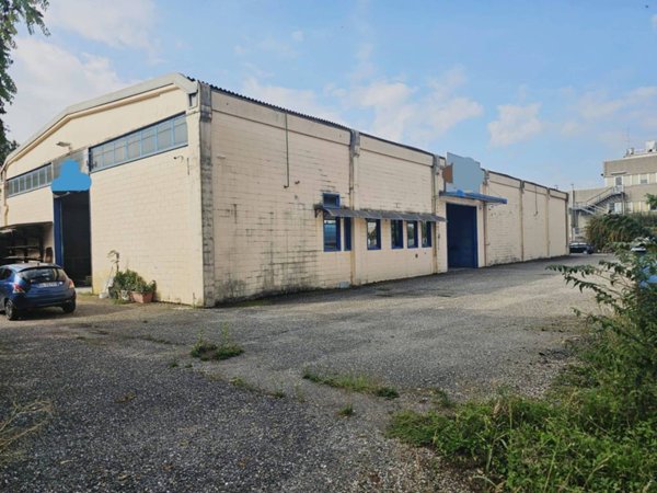 locale commerciale in vendita a Rho in zona Biringhello