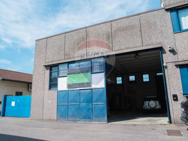 locale commerciale in vendita a Rho in zona Mazzo