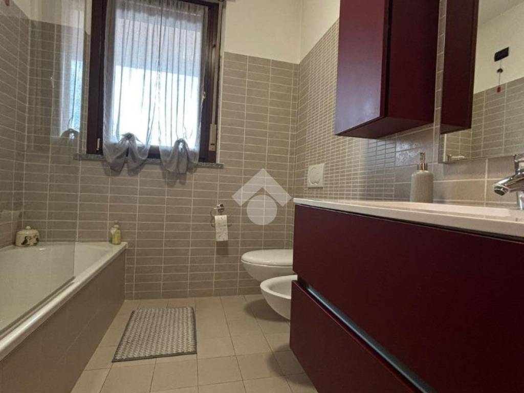 appartamento in vendita a Rho in zona Lucernate