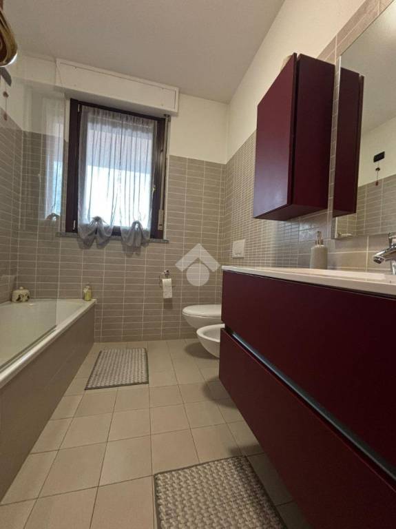 appartamento in vendita a Rho in zona Lucernate