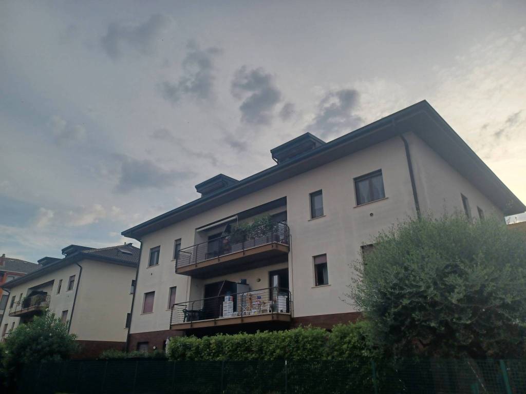 appartamento in vendita a Rho in zona Terrazzano