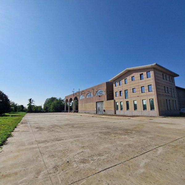 capannone in vendita a Rho