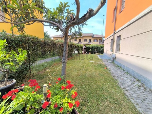 appartamento in vendita a Rho in zona Lucernate