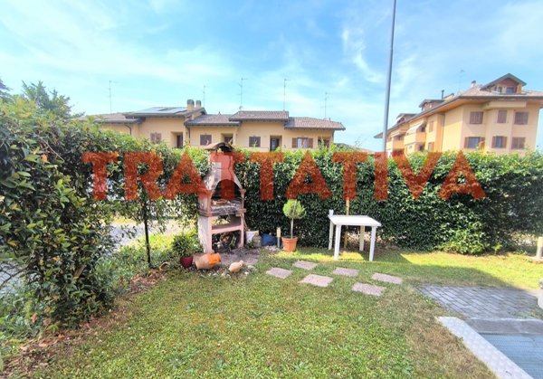 appartamento in vendita a Rho in zona Lucernate