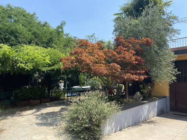 locale commerciale in vendita a Rho