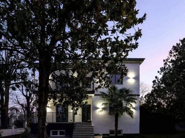 casa indipendente in vendita a Rho in zona Passirana