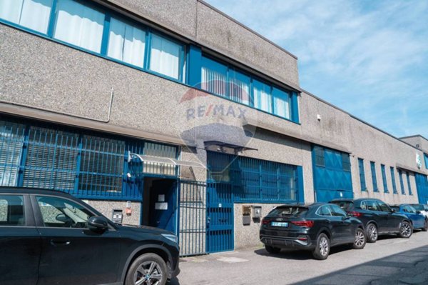 locale commerciale in vendita a Rho