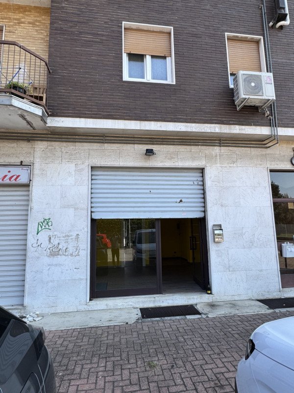 negozio in vendita a Rho
