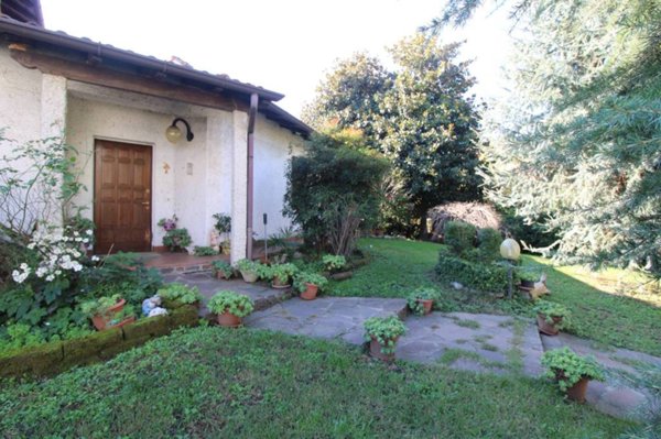 casa indipendente in vendita a Rho in zona Lucernate