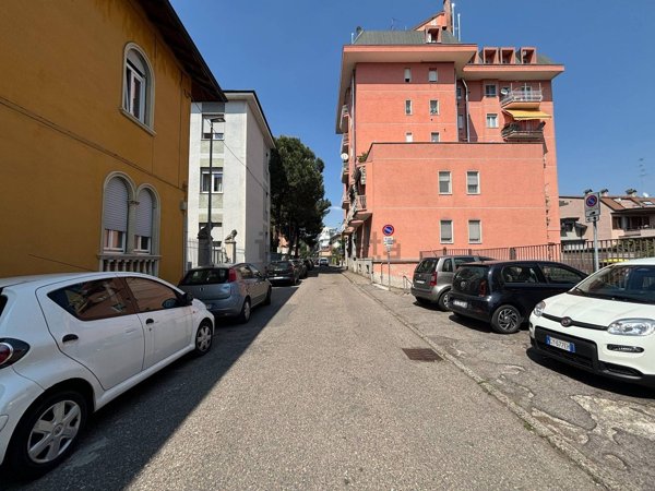 locale commerciale in vendita a Rho