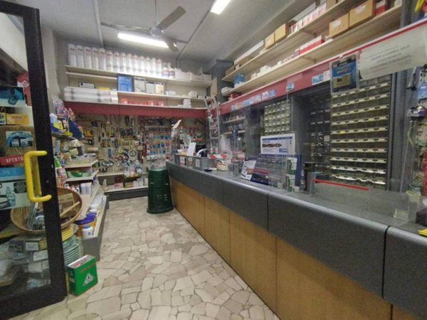 negozio in vendita a Rho