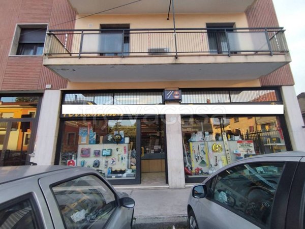 negozio in vendita a Rho