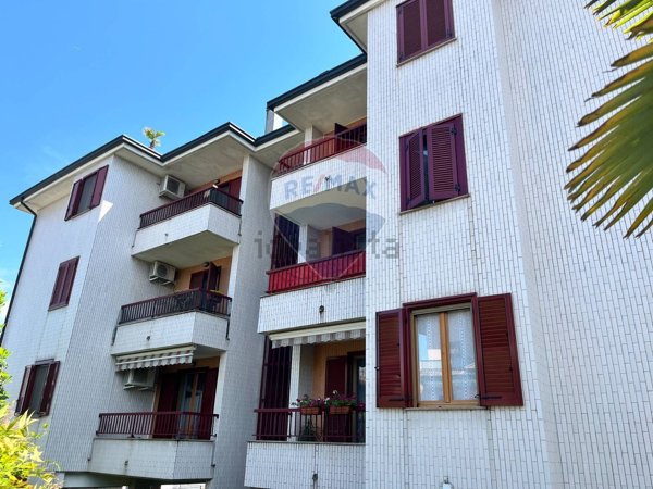 appartamento in vendita a Rho in zona Terrazzano
