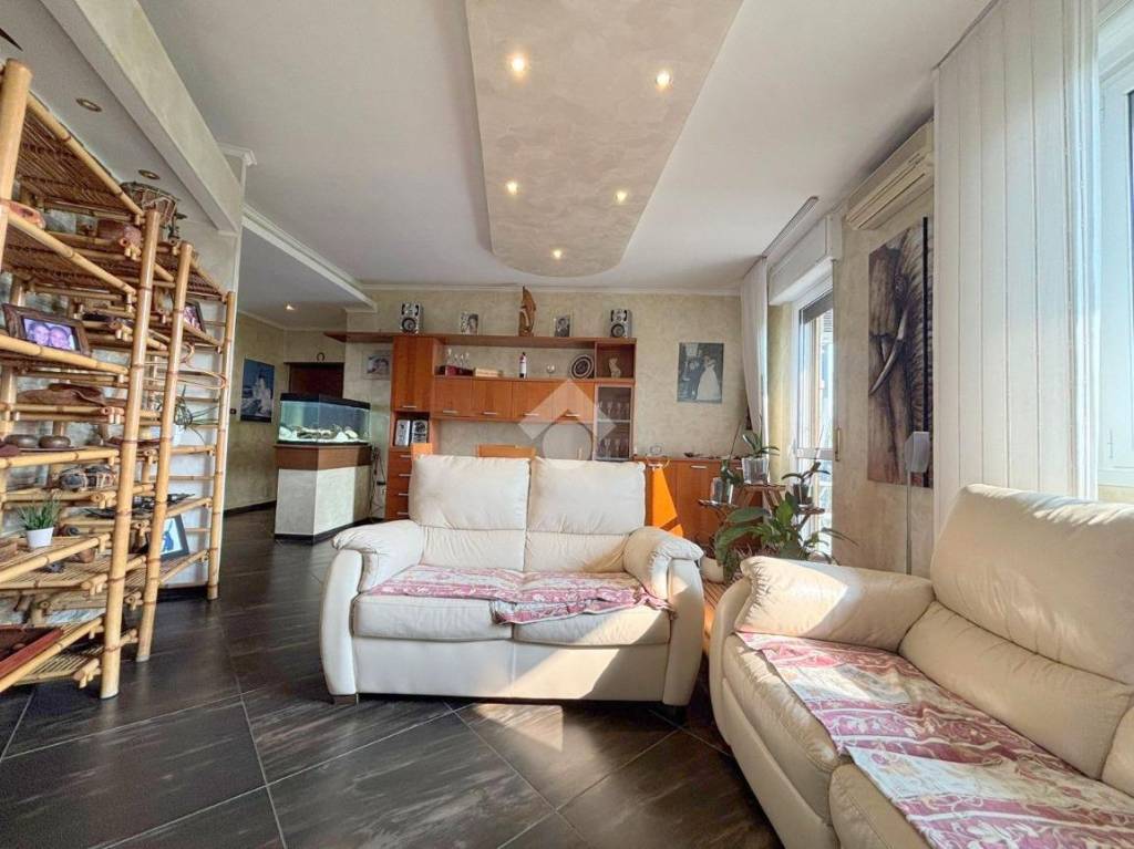 appartamento in vendita a Rho in zona Lucernate