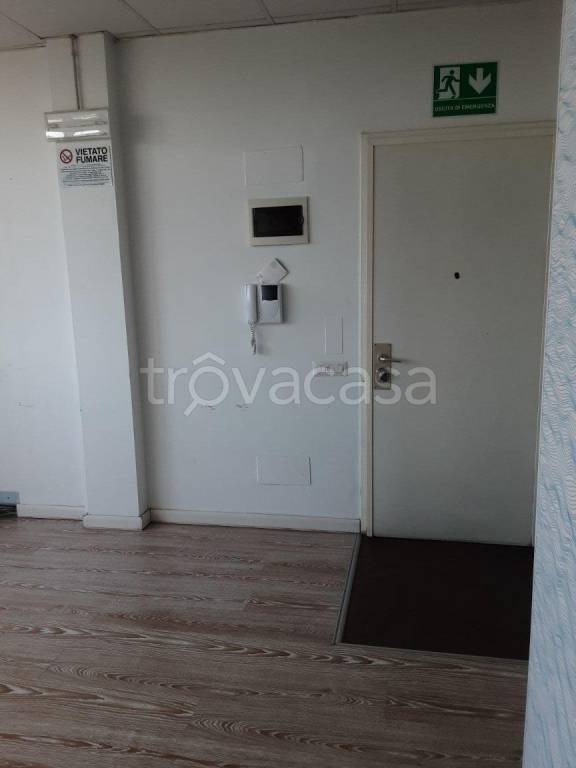 ufficio in vendita a Rho in zona Mazzo