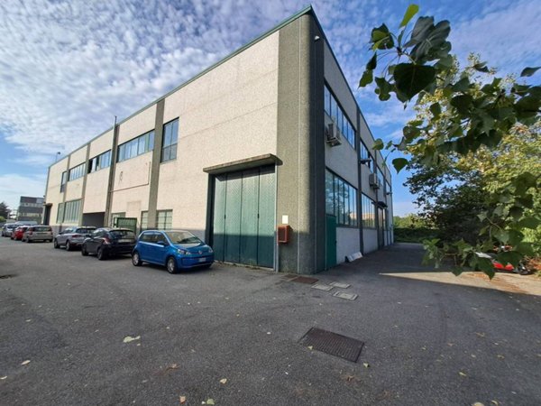 locale commerciale in vendita a Rho in zona Passirana