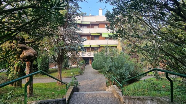appartamento in vendita a Rho in zona Mazzo