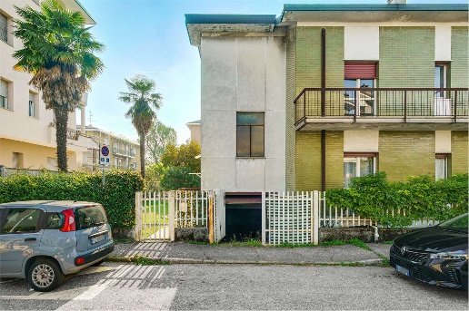 casa indipendente in vendita a Rho