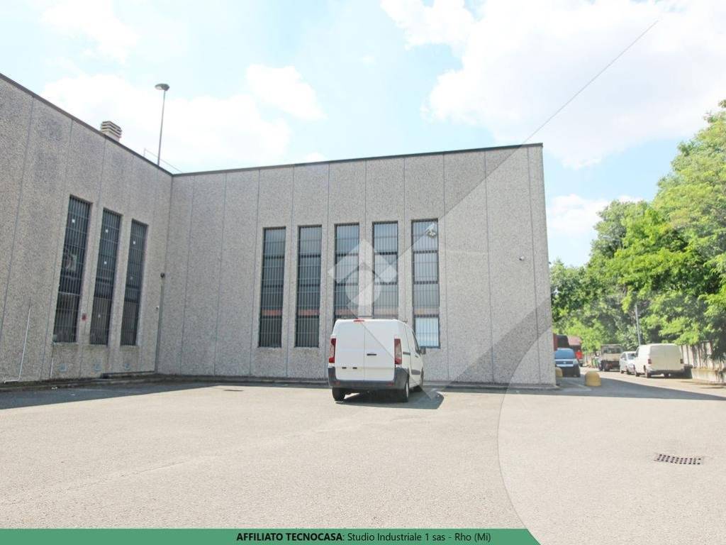 locale commerciale in vendita a Rho in zona Mazzo