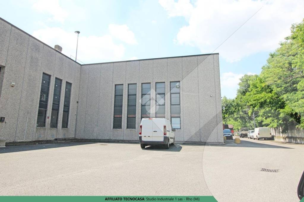 locale commerciale in vendita a Rho in zona Mazzo