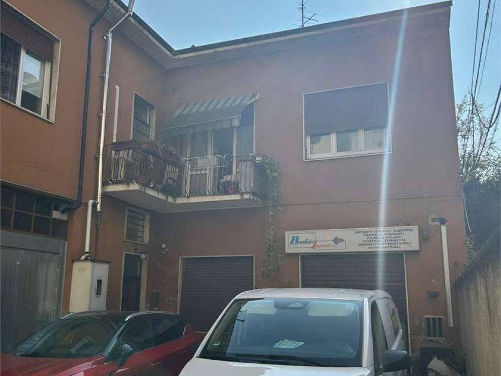 intera palazzina in vendita a Rho