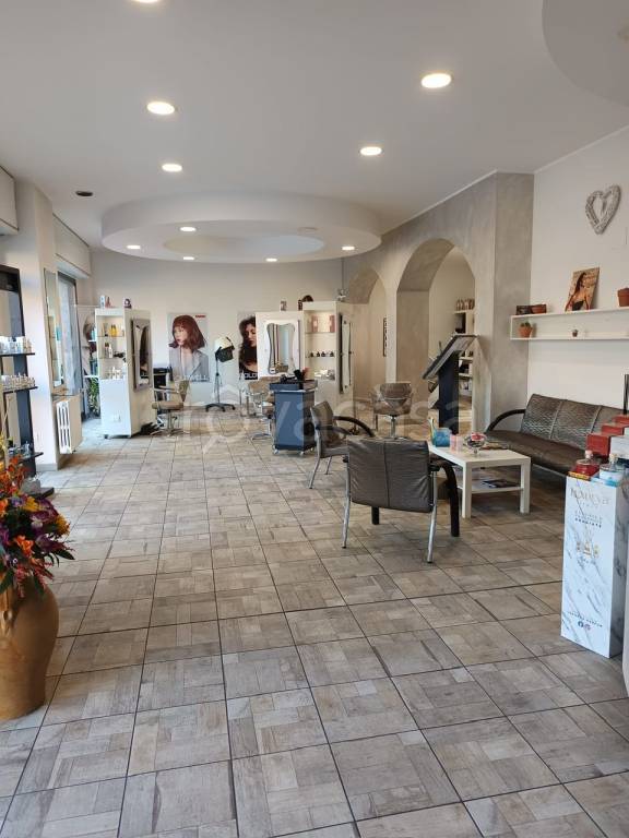 negozio in vendita a Rho