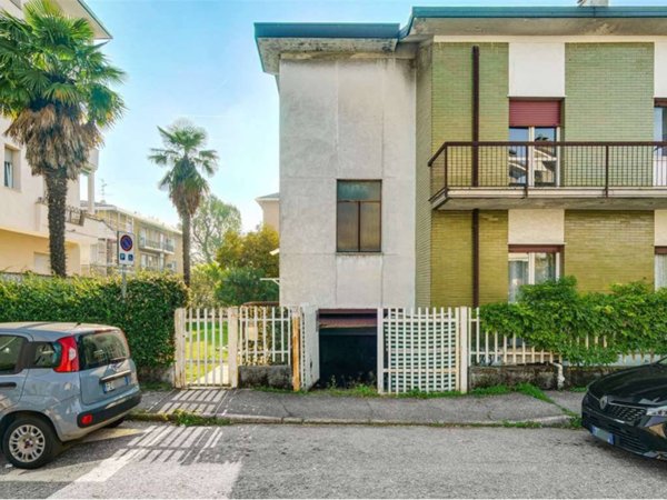 casa indipendente in vendita a Rho