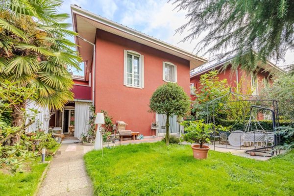 casa indipendente in vendita a Rho in zona Mazzo