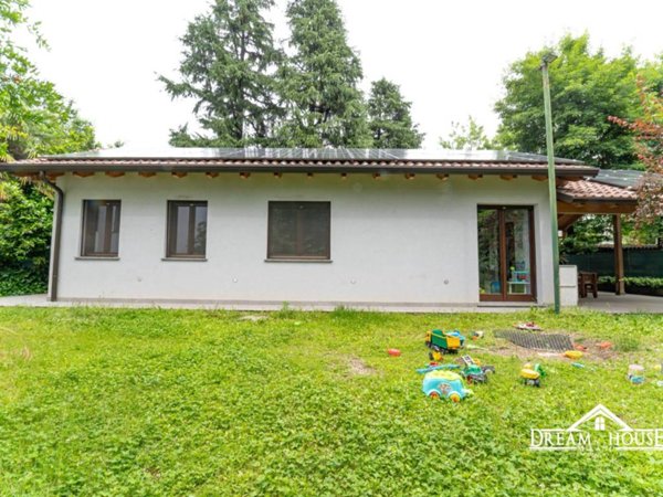 casa indipendente in vendita a Rho in zona Biringhello