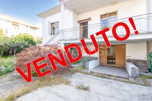 casa indipendente in vendita a Rho