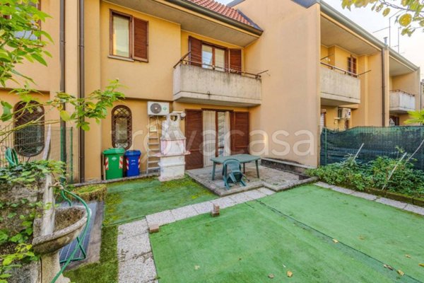 casa indipendente in vendita a Rho in zona Mazzo