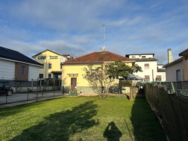 casa indipendente in vendita a Rho