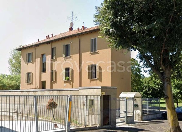 appartamento in vendita a Rho in zona Lucernate