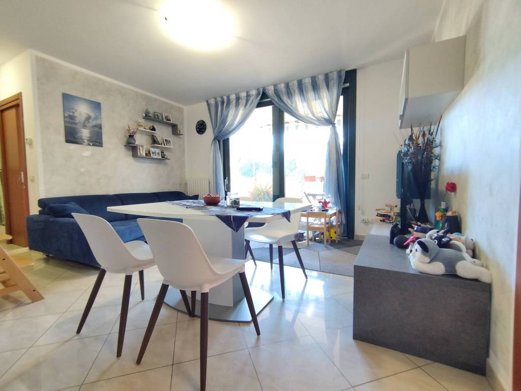 appartamento in vendita a Rho in zona Passirana