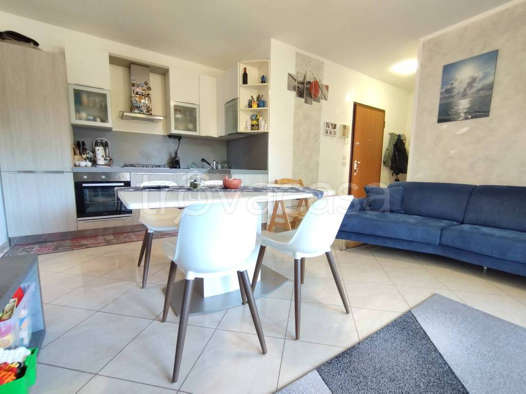 appartamento in vendita a Rho in zona Passirana