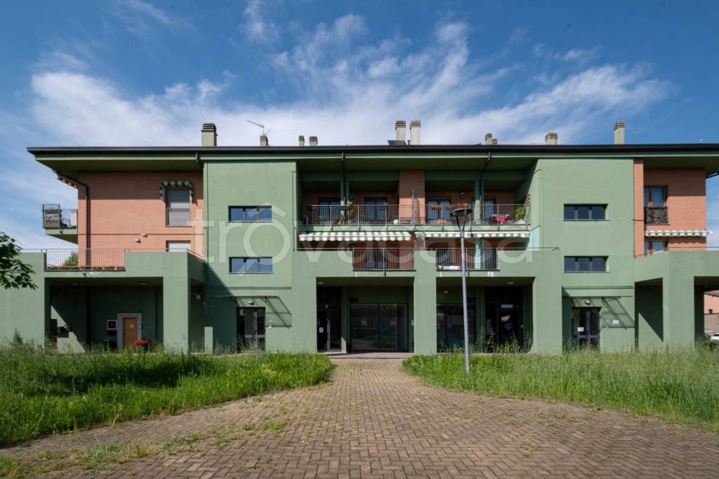 appartamento in vendita a Rho in zona Terrazzano