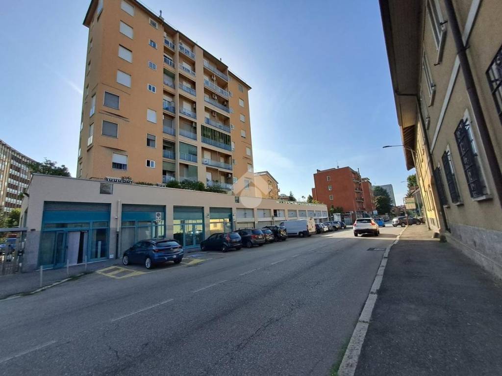 negozio in vendita a Rho