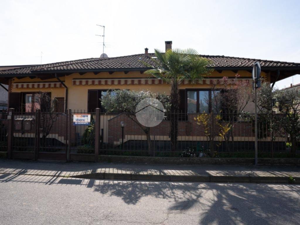 casa indipendente in vendita a Rho in zona Ghisolfa