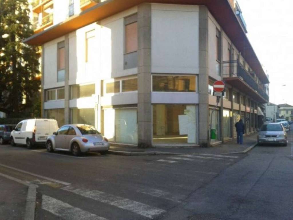 negozio in vendita a Rho