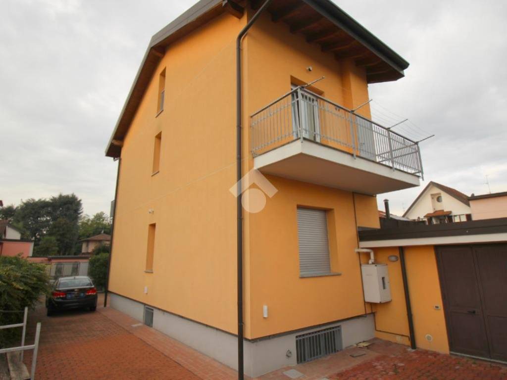 casa indipendente in vendita a Rho