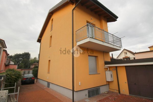 casa indipendente in vendita a Rho